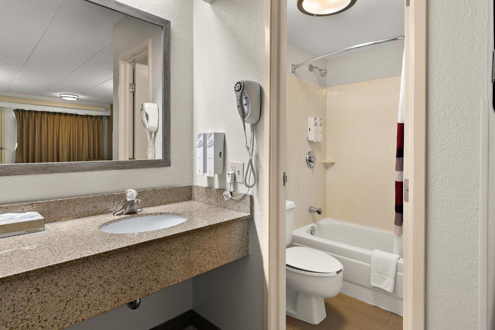 Red Roof Inn Cleveland - Уэстлейк Экстерьер фото